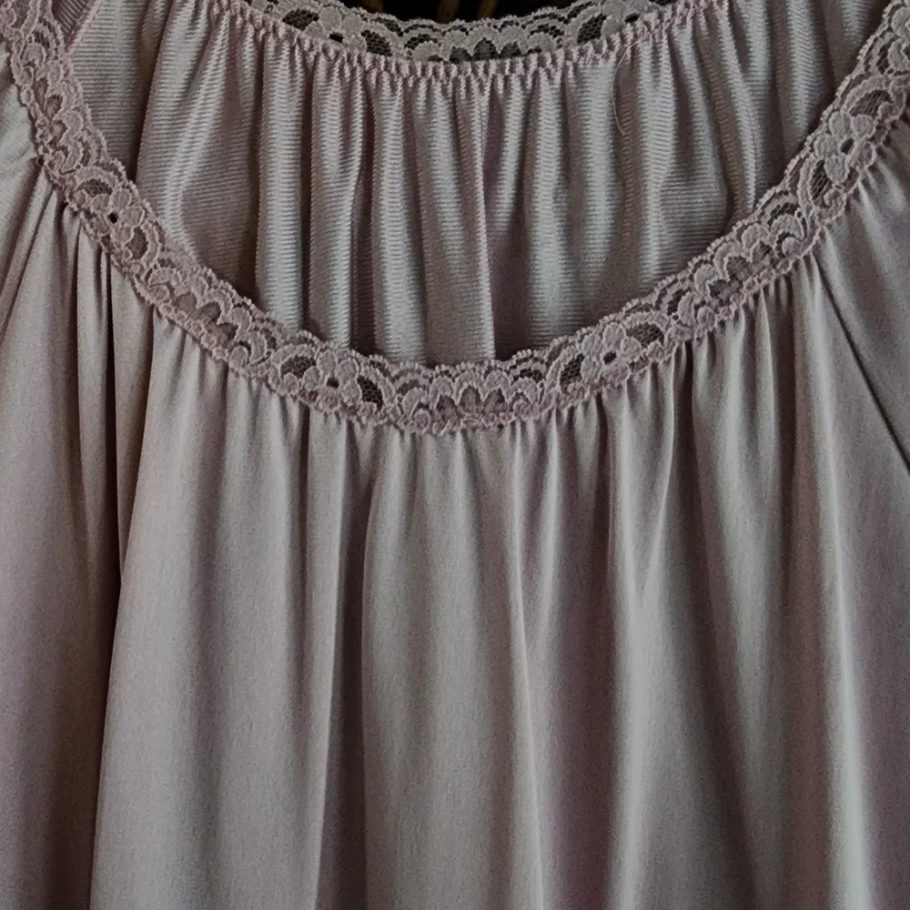 Vanity Fair Mauve Short Sleeve Robe